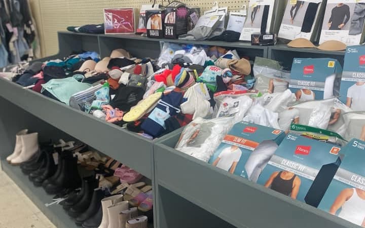 $5 Gold Diggers storefront