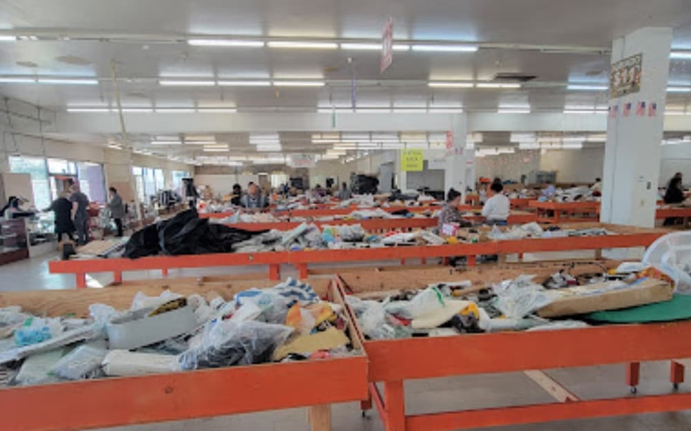 Super Sale Bin Store storefront