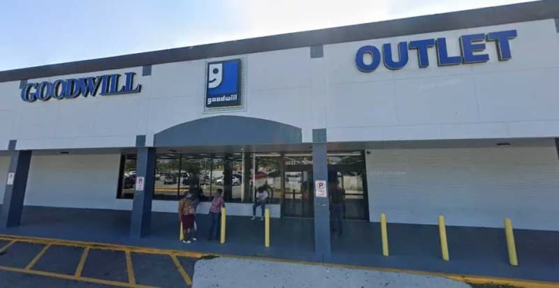Goodwill Outlet Orlando (Pine Hills Outlet) storefront
