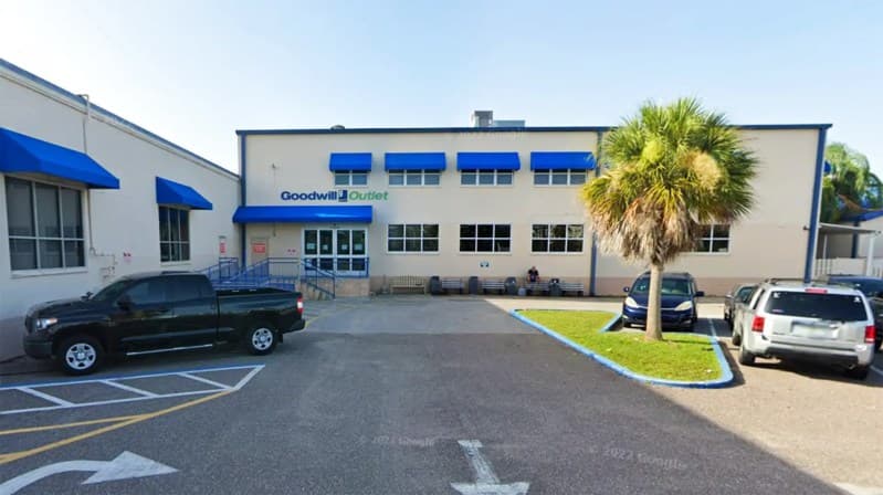 Goodwill Outlet St. Petersburg storefront