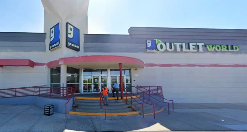 Goodwill Outlet Aurora storefront