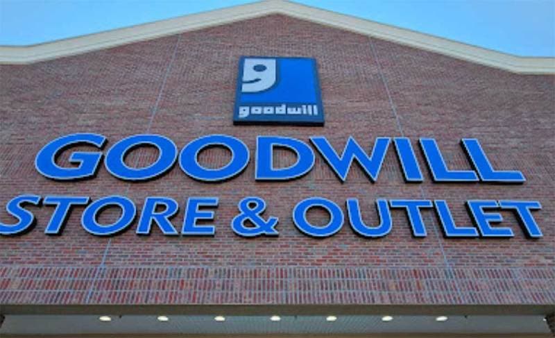 Goodwill Outlet New Orleans storefront